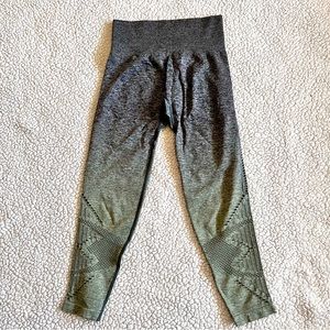 Seamless Ombre capri size small